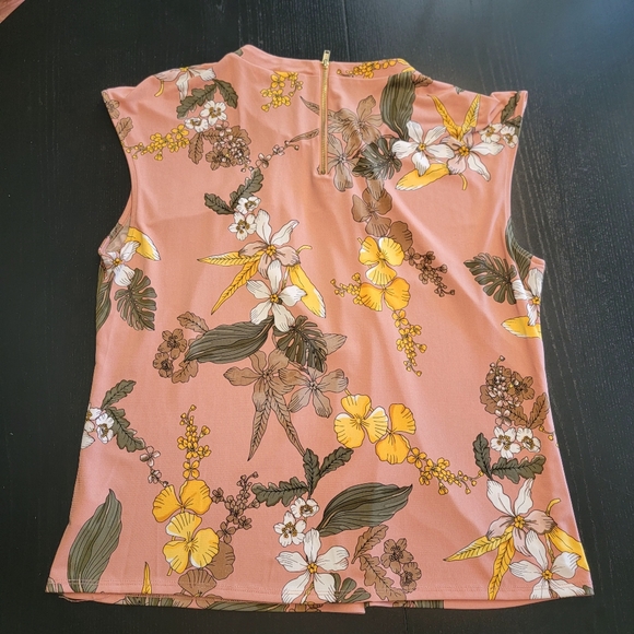 Liz Claiborne Floral Patterned Top - Picture 3 of 4